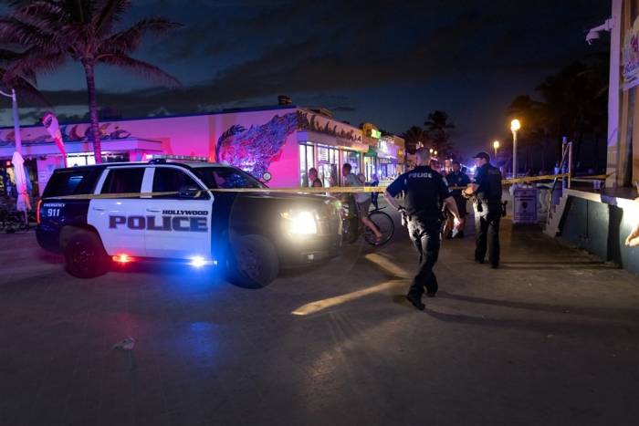 Florida Sahilinde Silahlı Saldırı: 4’ü Çocuk 9 Yaralı