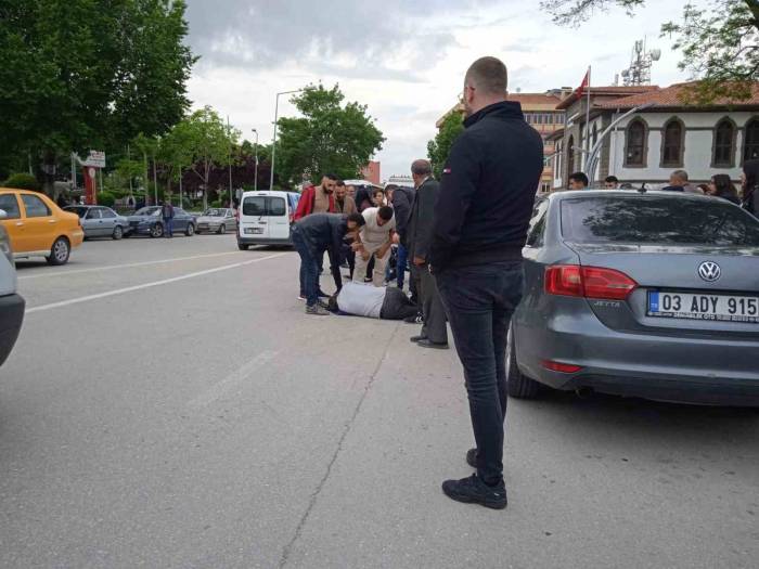 Motosikletin Çarptığı Yaya Yaralandı