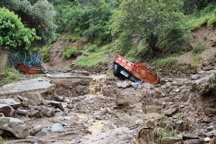 Başkan Özcan Selin Vurduğu Demirciler’de Acil Durum İlan Etti