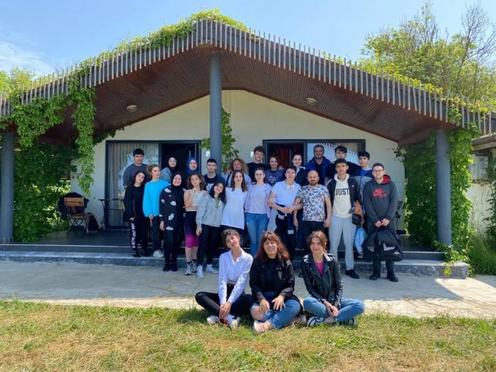 Gençler Sınav Öncesi Hem Stres Attı, Hem De Eksik Konuları Gözden Geçirdi