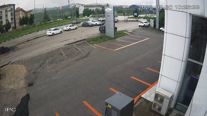 Kırmızı Işıkta Bekleyen Otomobile Böyle Çarptı