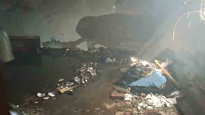 Metruk Binada Yangın Çıktı, Mahalleli İsyan Etti: "çocuklarımız Risk Altında"