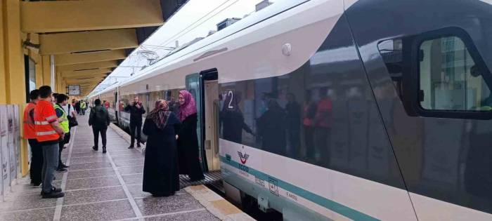 Bakan Karaismailoğlu: "3’üncü Tren Setinin Bu Yılın 3’üncü Çeyreğinde Hazır Hale Getirilmesi Planlanıyor"