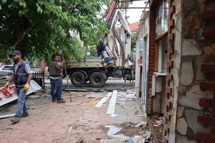 Nazilli Belediyesi Merkezdeki Büfeyi Yeniliyor
