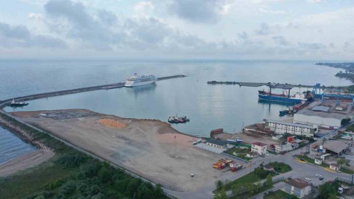 Ünye Limanı Büyüyor