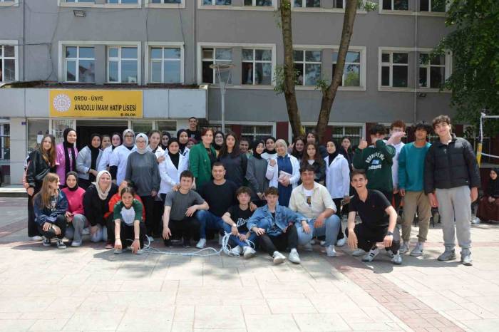 Öğrenciler, Hazırladıkları Gösteri Ve Etkinliklerle Fetih Coşkusunu Okulda Yaşattı