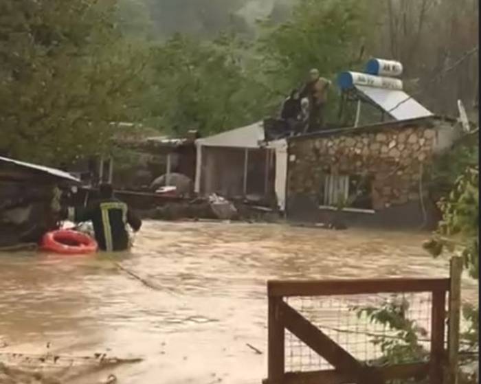 Simav’da Selde 67 Evi Ve Bir Besihaneyi Su Bastı, 20 Hayvan Telef Oldu