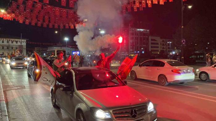 Sivas’ta Galatasaraylı Taraftarlar Şampiyonluğun Keyfini Çıkardı