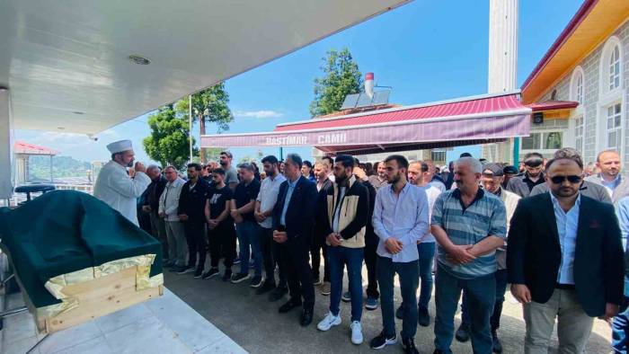 Seçim Zaferini Kutlamak İsterken Tutukluk Yapan Silahı İle Yanlışlıkla Kendini Vuran Şahıs Son Yolculuğuna Uğurlandı