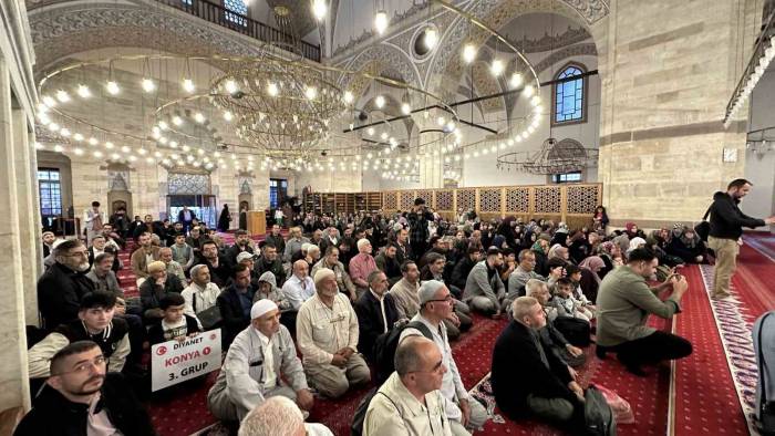 Konya’dan İlk Hac Kafilesi Dualarla Uğurlandı