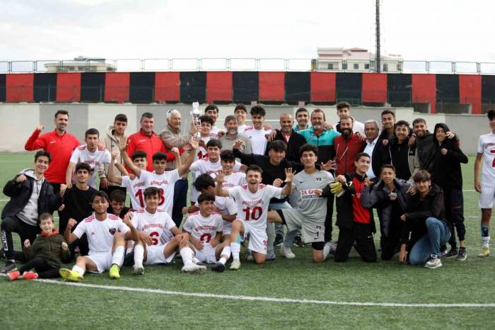 Van Büyükşehir Belediyespor Aldığı Kupalarla Adından Söz Ettiriyor