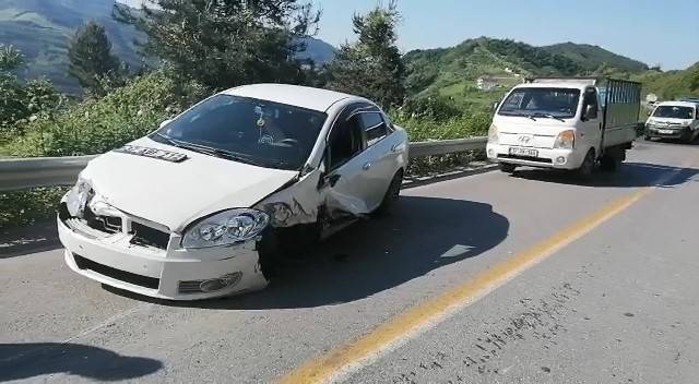Kaza Yapan Otomobilin Tekerleği Koptu, Sürücüsü Burnu Bile Kanamadan Kurtuldu