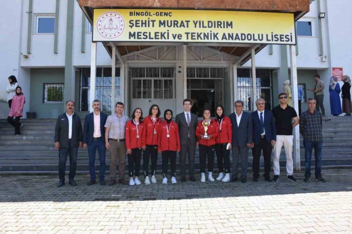 Mesleki Ve Teknik Anadolu Lisesinde Yıl Sonu Sergisi