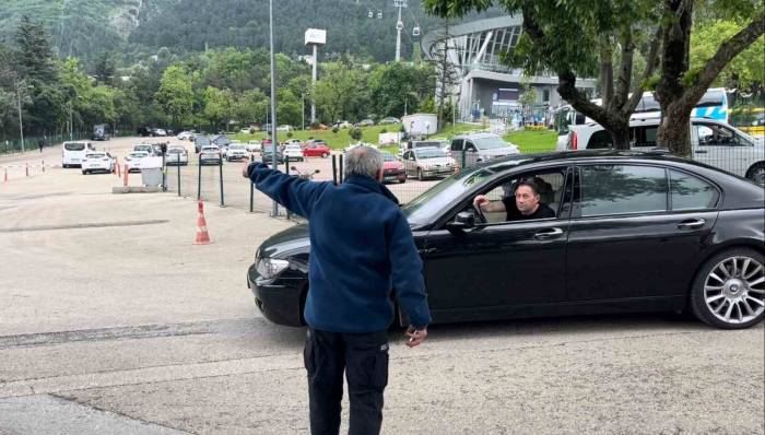 Navigasyon Sürücüleri Şaşırtıyor, Yanlış Yola Girenler Soluğu Merdivenlerde Alıyor