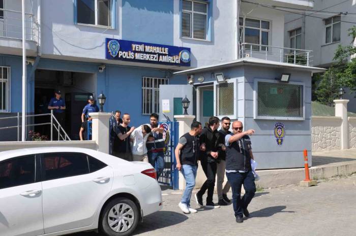 Emekli Öğretmeni Gasp Eden Zanlılar Kısa Sürede Yakalandı
