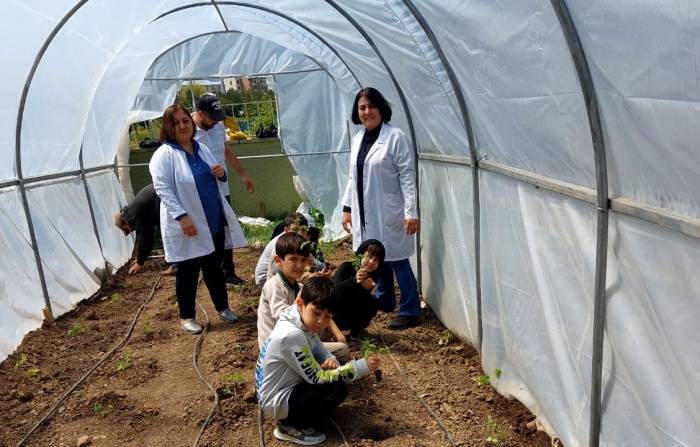 Öğrenciler Fideleri Toprakla Buluşturdu