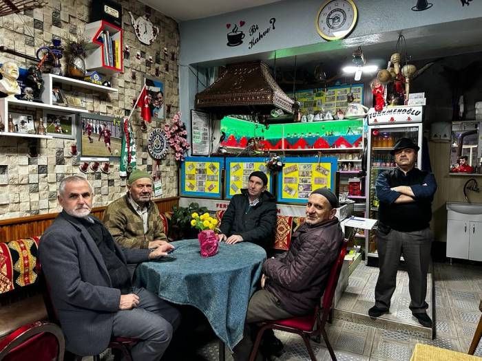 Erdoğan Seçimleri Kazanınca Herkese Ücretsiz Çay İkram Etti