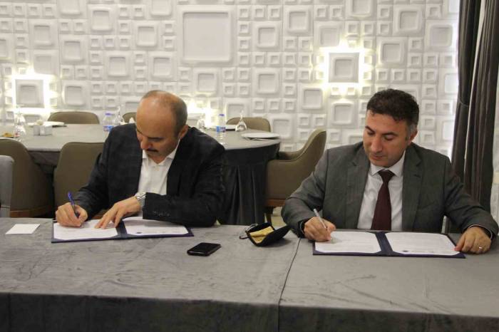 Gönüllü Akademisyenler Bilgi Ve Tecrübelerini Liseli Öğrencilerle Paylaşacak