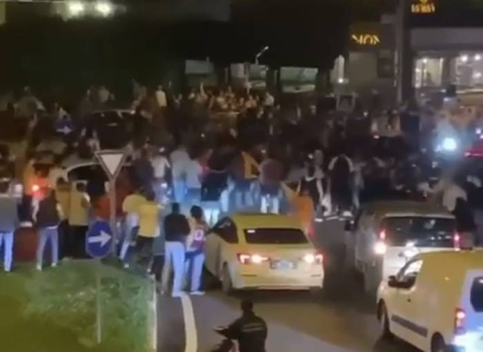 İnanılmaz Olay...şampiyonluk Kutlayanların Üzerine Aracını Sürdü: 2 Yaralı