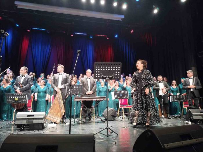 İl Milli Eğitim Müdürlüğü Öğretmenler Korosundan Türk Müziği Ziyafeti