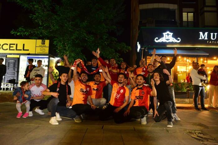 Kahramanmaraş’ta Galatasaray Taraftarları Şampiyonluğu Coşkuyla Kutladı