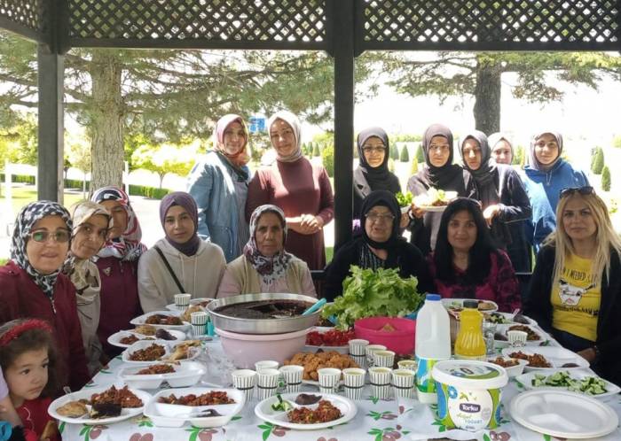 Depremzede Vatandaşlara Karaman’ın Lezzetleri Tanıtıldı