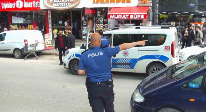 Husumetlisini Cadde Ortasında Silahla Vurdu
