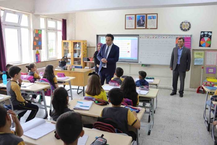 İl Milli Eğitim Müdürü Verdiği Sözü Tuttu, Öğrenciler Unutulmaz Bir Gün Yaşadı