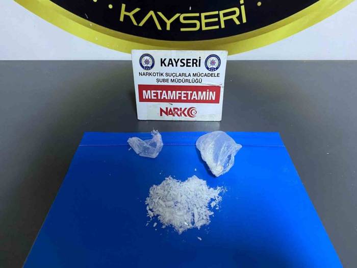 Zehir Tacirleri Polisten Kaçamadı