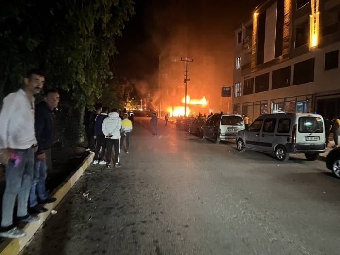 İş Yeri Yangınında Büyük Panik