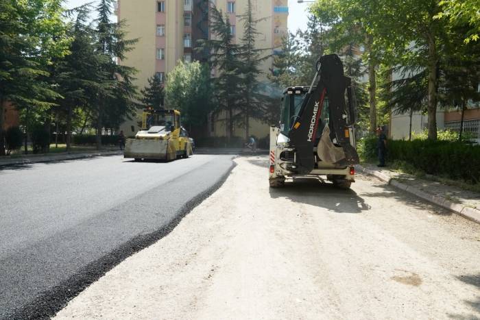 Melikgazi Yolları Yenileyerek Ulaşımı Daha Konforlu Hale Getiriyor