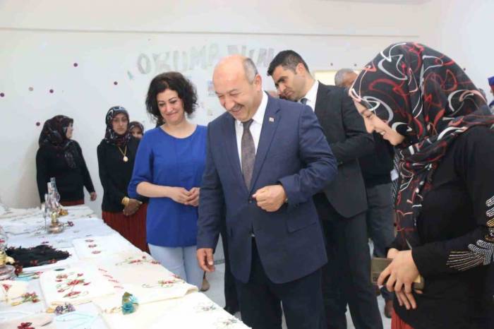 Kütahya’da İğne Oyası Kursunun Yılsonu Sergisi Açıldı