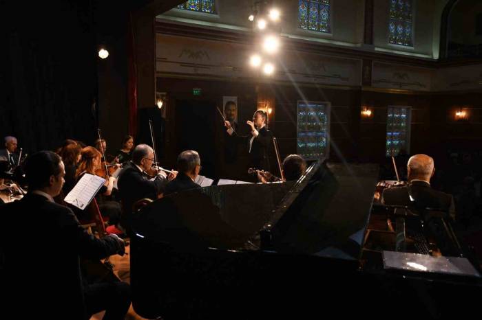 Müzed Yıl Sonu Konserine Sanatseverlerden Yoğun İlgi