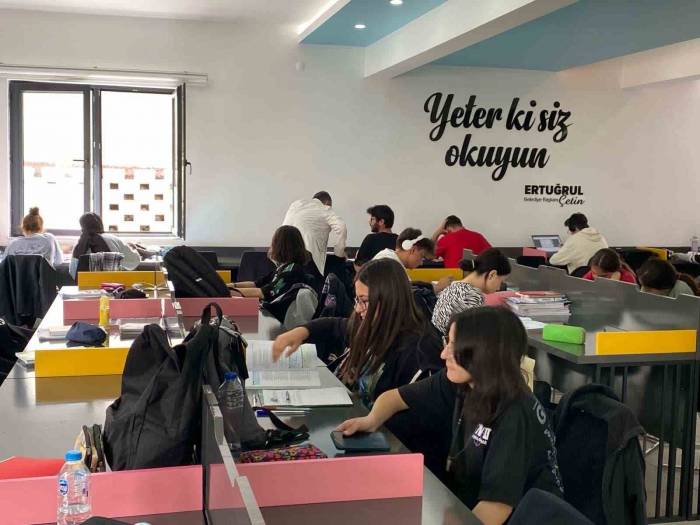 Pursaklar’da Gençler Sınavlara Millet Kıraathanelerinde Hazırlanıyor