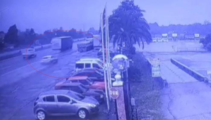 Otomobilin Tırın Altına Girip 1 Kişinin Öldüğü Kaza Anı Kamerada