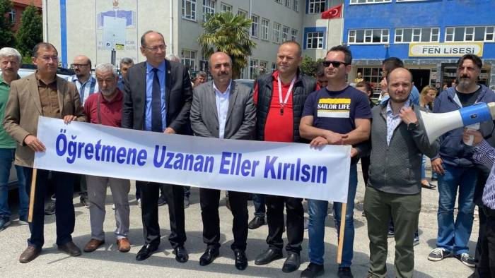 Sendikalardan Darp Edilen Öğretmene Destek Açıklaması