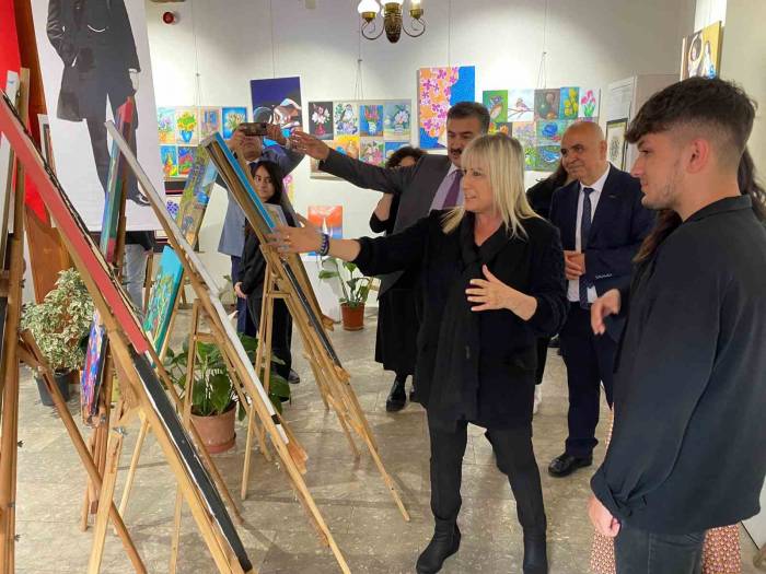 Yıl Sonu Resim Sergisi Beğeni Topladı