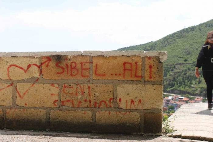 Yerden 226 Metre Yükseklikte Vandallığı Görenler ‘pes’ Dedi