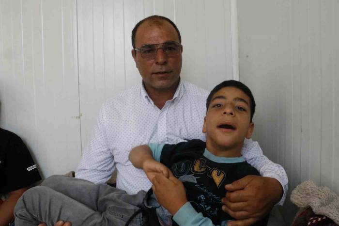 Depremde Evsiz Kaldı, Oğlunun Tedavisi İçin Ailesiyle Adana’ya Yerleşti