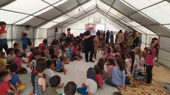 Deprem Bölgesinde Bulunan Ekipler Faaliyetlerine Devam Ediyor