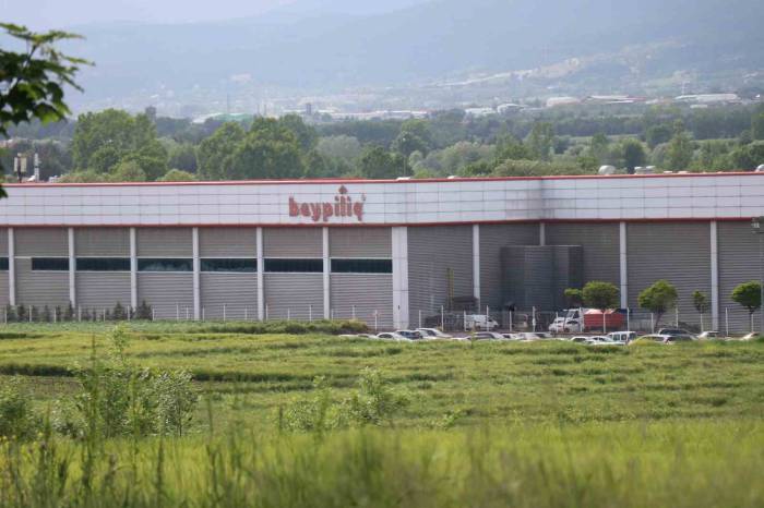 Beypiliç Fabrikasında Feci Kaza: Banda Sıkışan İşçi Hayatını Kaybetti