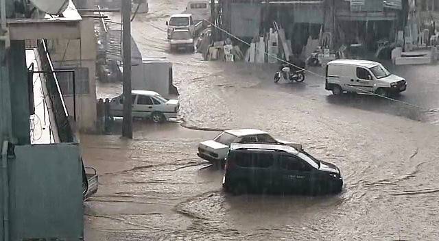 Kimi Hayvanını Kimi İş Yerini Kurtarmak İçin Sele Karşı Durdu