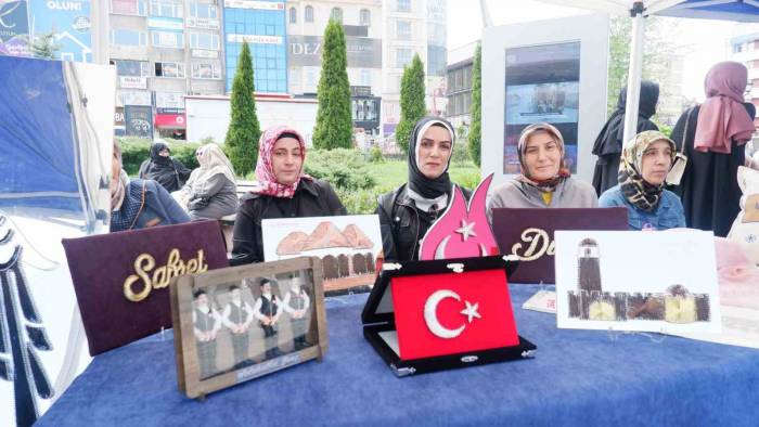 Bir Yıllık Emeklerini Sergilediler