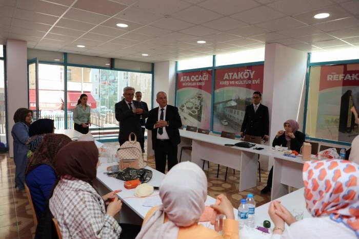 Mahalle Kreşlerinde Anneler El Sanatlarını, Çocuklar Da Eğitimlerini Geliştiriyor
