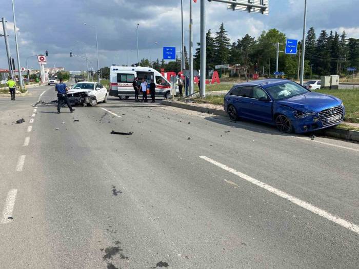 İpsala’da 2 Otomobilin Çarpıştığı Kazada 2 Kişi Yaralandı