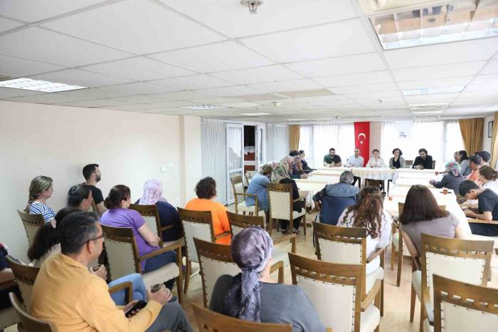 İrlandalı Öğretmenden İyilik Dersi: Depremzedeler İçin Seferber Oldu