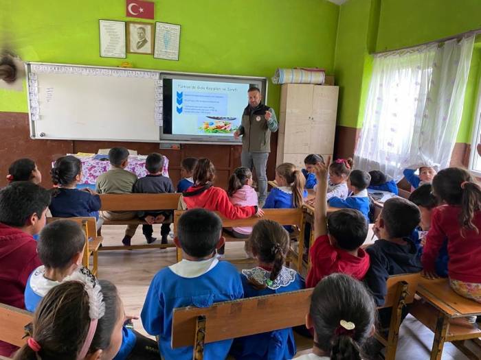 Kars’ta Okullarda Hijyen Eğitimi Veriliyor