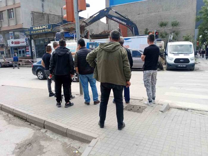 Vatandaşların Kepçe İzleme Geleneği Devam Ediyor