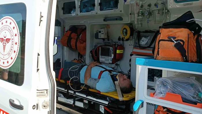 D-100’de İşçileri Taşıyan Midibüs Tıra Çarptı: 13 Yaralı