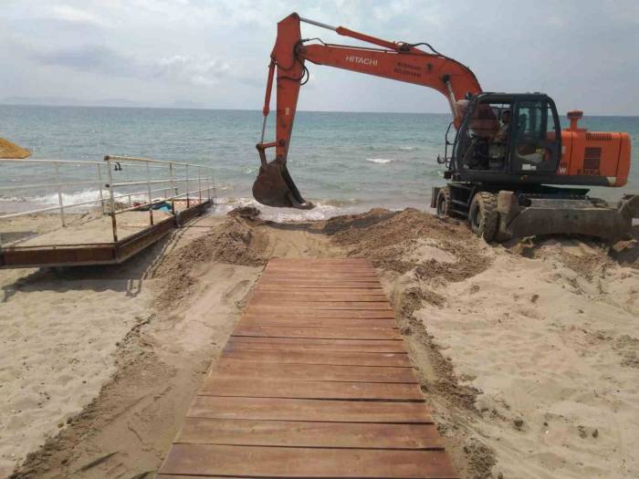 Kuşadası Belediyesi, Denizde De Engelleri Kaldırıyor